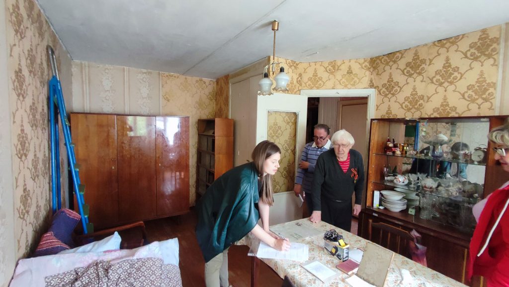 Подписание документов в жилой квартире при совместном проживании